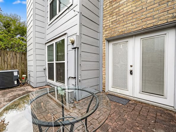 711 Worthshire Street, Houston TX 77008