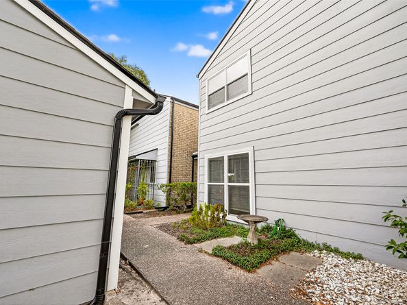 711 Worthshire Street, Houston TX 77008