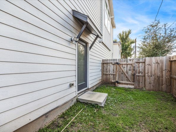 105 W Whitney Street A, Houston TX 77018