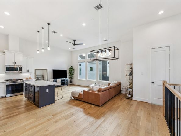 105 W Whitney Street A, Houston TX 77018