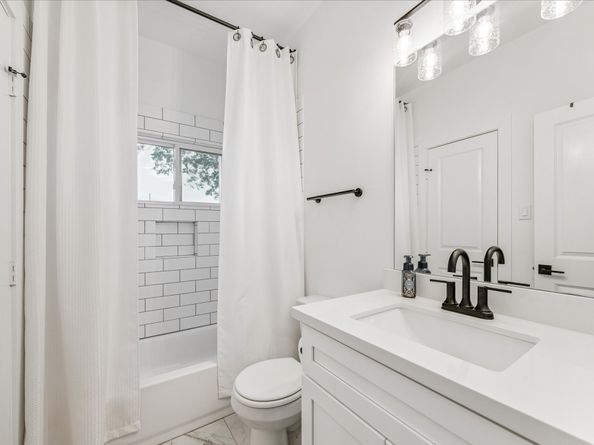 105 W Whitney Street A, Houston TX 77018