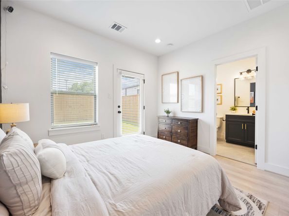 7805 Amelia Road B, Houston TX 77055