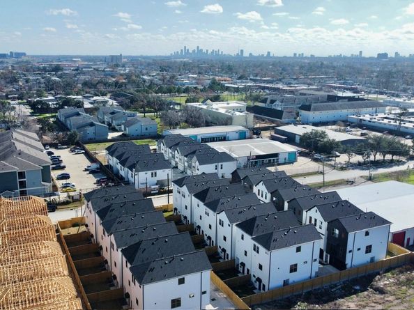7805 Amelia Road B, Houston TX 77055