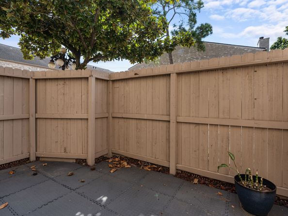 2892 Holly Hall Street 2892, Houston TX 77054