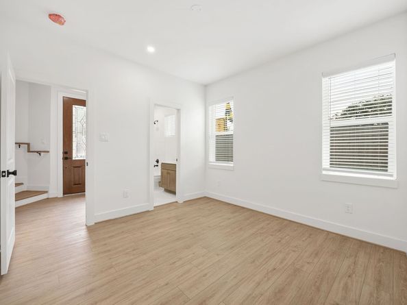 2121B Hoskins Drive, Houston TX 77080