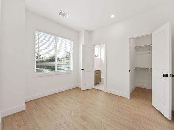 2121B Hoskins Drive, Houston TX 77080