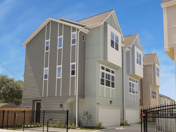 2121B Hoskins Drive, Houston TX 77080