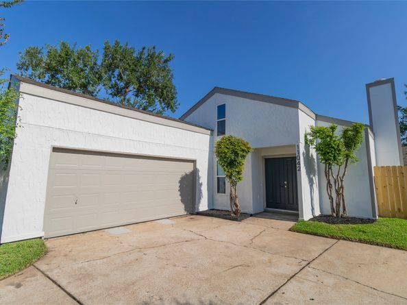 11042 Petworth Drive, Houston TX 77072