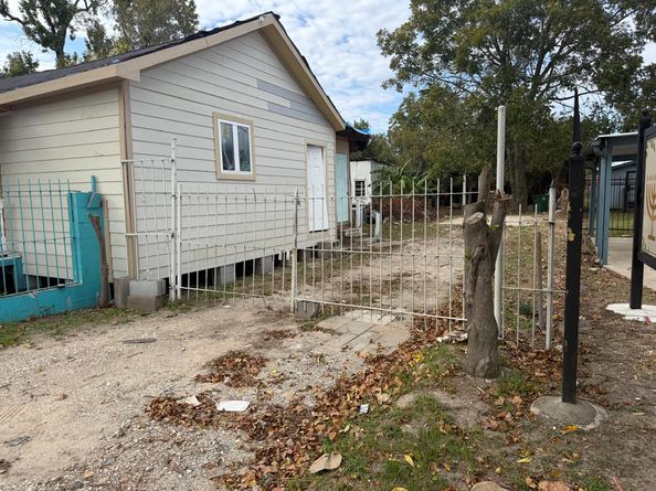 5113 Hirsch Road, Houston TX 77026
