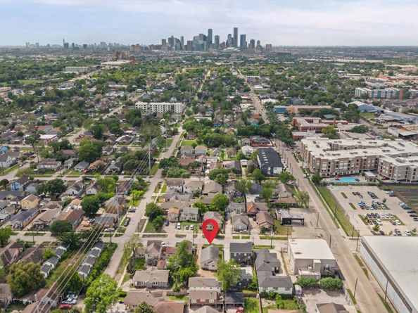 27 Norwood Street, Houston TX 77011