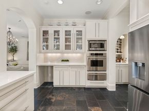 30 Hackberry Lane A, Houston TX 77027