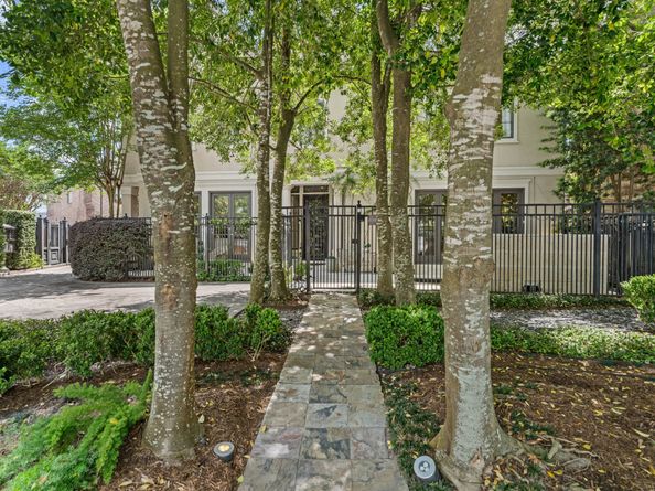 30 Hackberry Lane A, Houston TX 77027