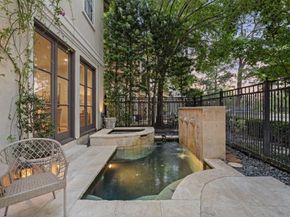 30 Hackberry Lane A, Houston TX 77027