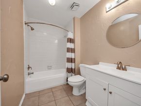 4747 Widerop Lane, Friendswood TX 77546