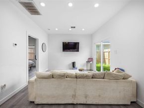 8614 Peachtree Street A, Houston TX 77016