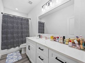 8614 Peachtree Street A, Houston TX 77016