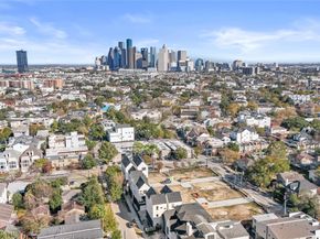 1503 Vermont Street A, Houston TX 77006