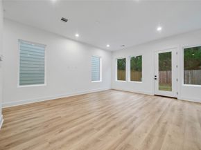 7628 Inwood Hills Lane, Houston TX 77088