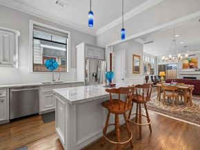 1235 W Bell Street A, Houston TX 77019