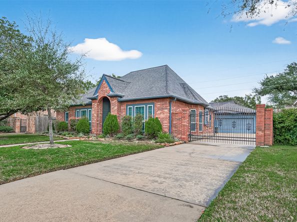 1010 Mill Valley Drive, Sugar Land TX 77498