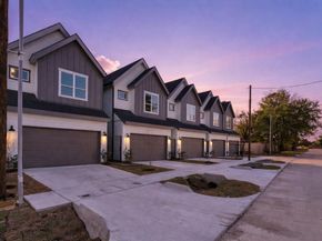 5027 Golden Forest Drive C, Houston TX 77091