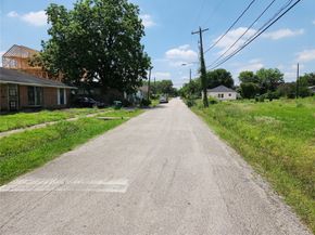 2101 Briley Street, Houston TX 77004