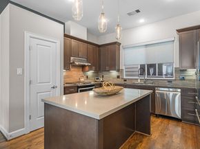 959 W 17th Street, Houston TX 77008