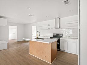 719 E 40th 1/2 Street, Houston TX 77022