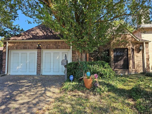 1919 Mosa Creek Court, Houston TX 77017