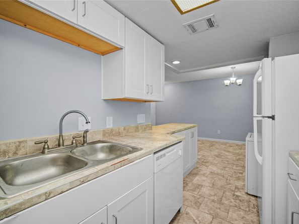 9009 Richmond Avenue 703, Houston TX 77063