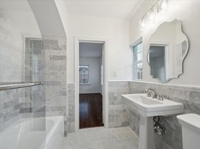 2440 Inwood Drive, Houston TX 77019