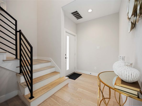 2507 N Macgregor Way, Houston TX 77004