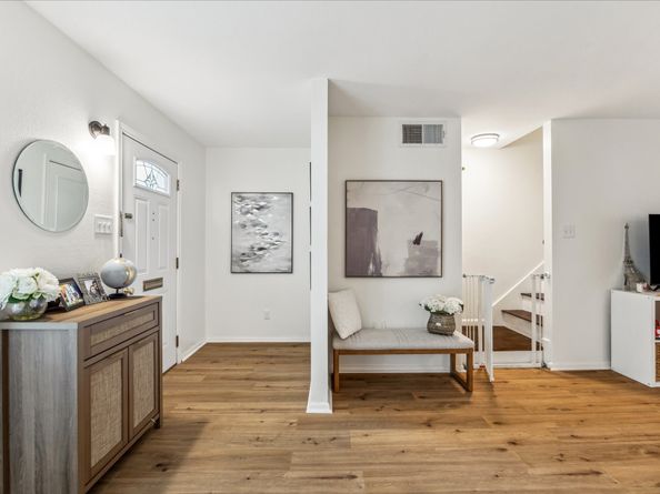 5823 Valley Forge Drive 93, Houston TX 77057