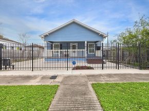 2219 Mckee Street, Houston TX 77009