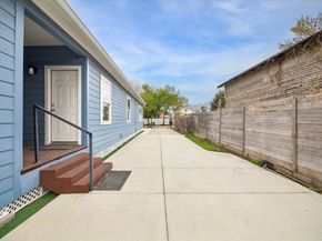 2219 Mckee Street, Houston TX 77009