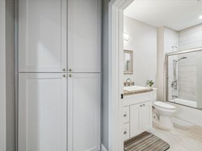 2219 Mckee Street, Houston TX 77009