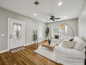 2219 Mckee Street, Houston TX 77009