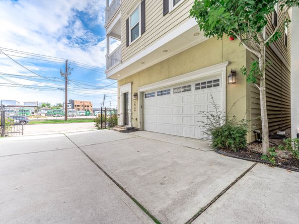 2524 Hutchins Street, Houston TX 77004