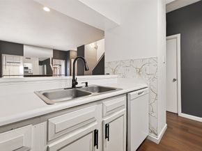 1920 Augusta Drive 7, Houston TX 77057