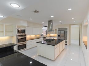 8800 Woodway Drive 10, Houston TX 77063