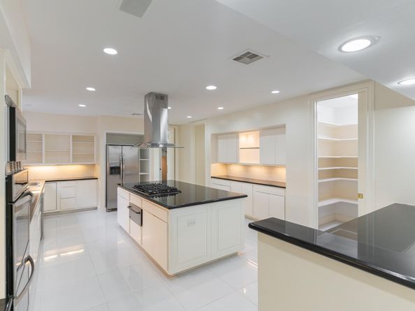 8800 Woodway Drive 10, Houston TX 77063