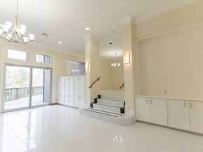 8800 Woodway Drive 10, Houston TX 77063