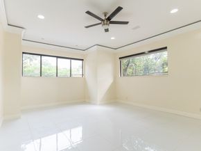 8800 Woodway Drive 10, Houston TX 77063