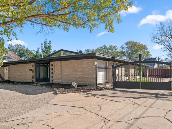 5747 Jackwood Street, Houston TX 77096
