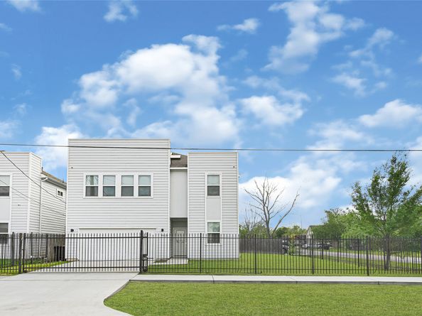 9431 Jutland Road, Houston TX 77033