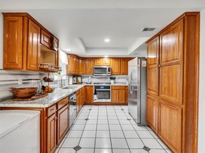 10027 Glenkirk Drive, Houston TX 77089