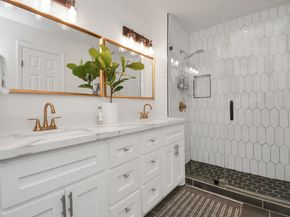 2619 Stoney Brook Drive, Houston TX 77063
