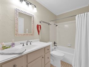 2117 Nantucket Drive, Houston TX 77057