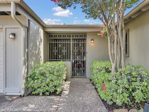 2117 Nantucket Drive, Houston TX 77057