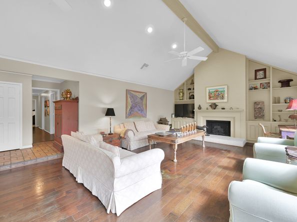 2117 Nantucket Drive, Houston TX 77057